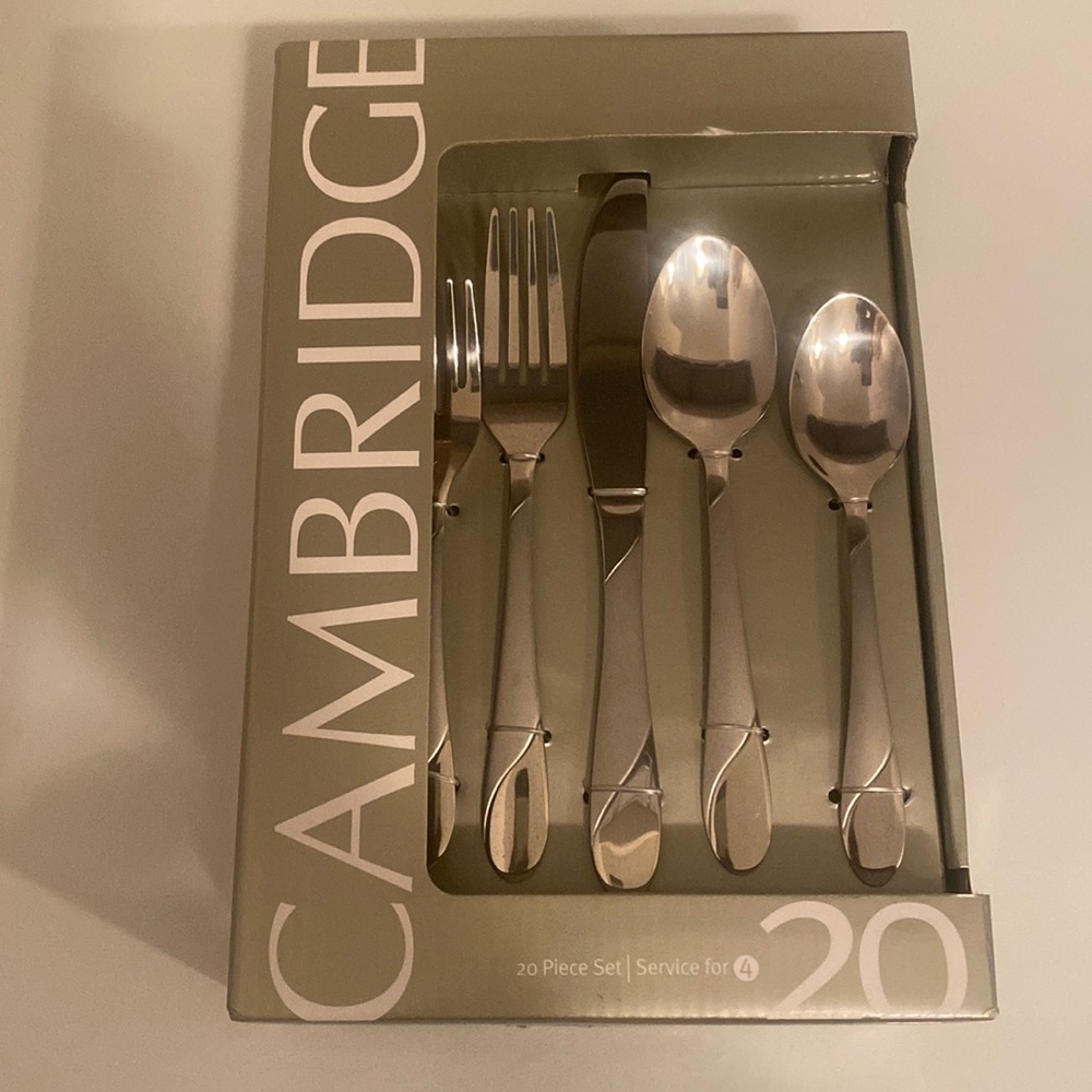 this is a 20 piece set of knife spoon and fork